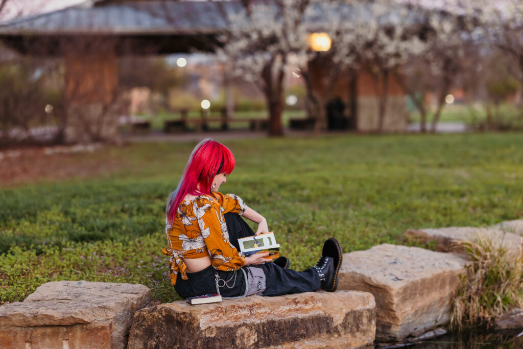 Kansas City senior reading book during senior session